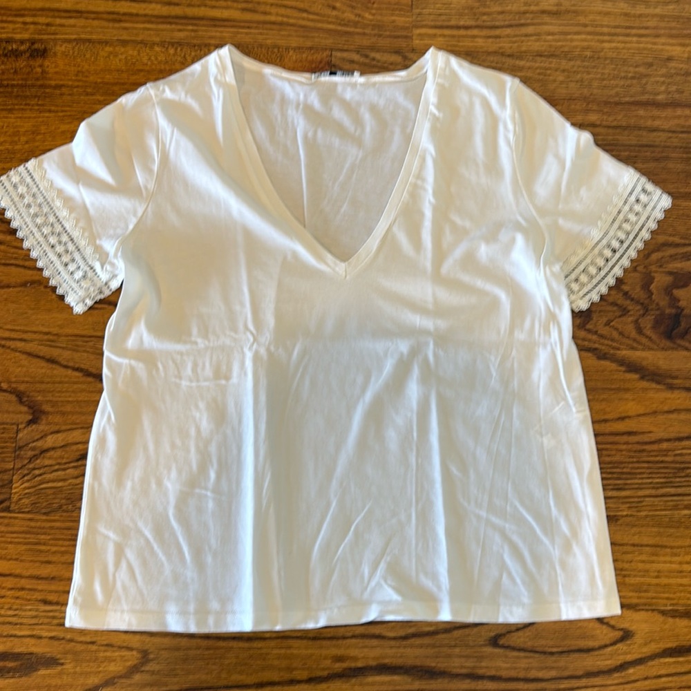 Zara woman’s white v-neck cotton tee shirt Sz L